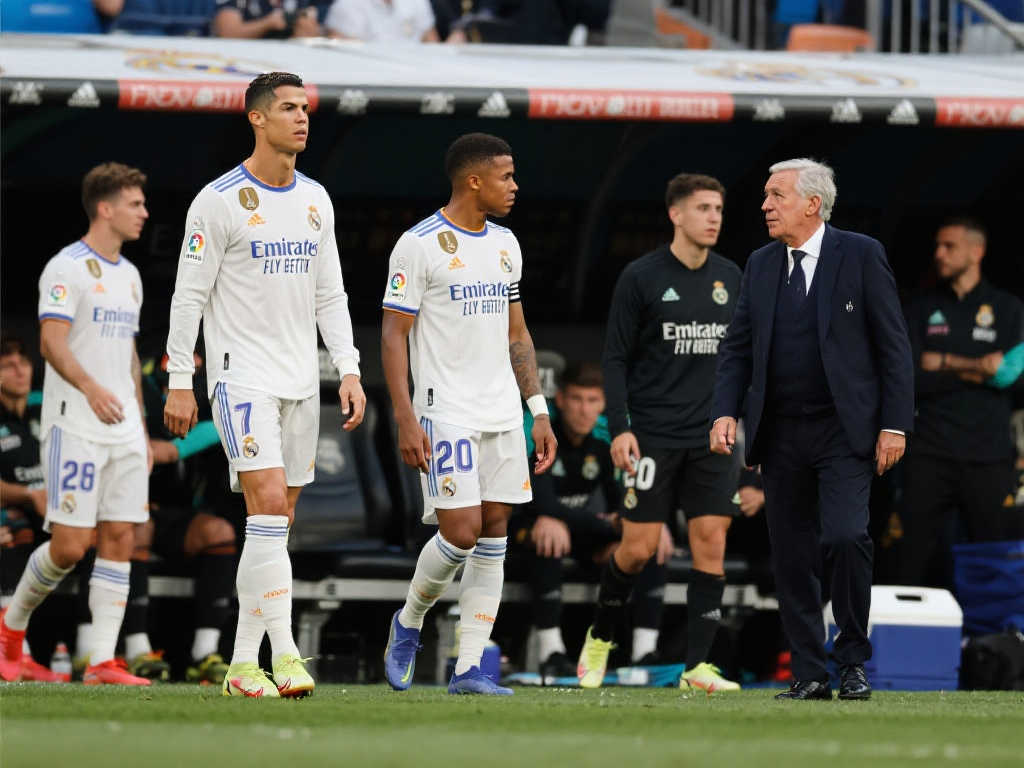 更高荣誉的 更高荣誉的